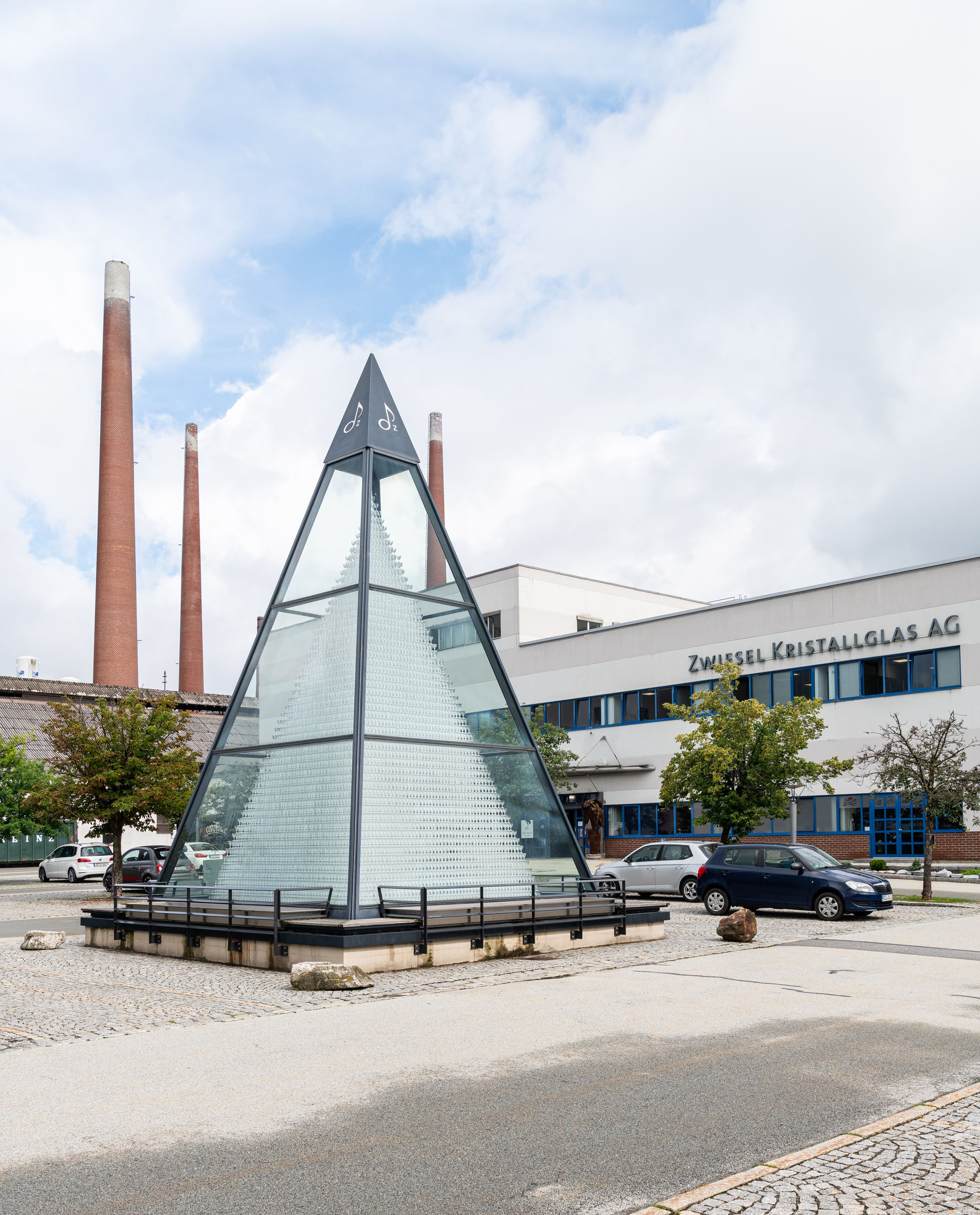 Largest glass pyramid in the world in Zwiesel - Die Zwieseler Glaspyramide